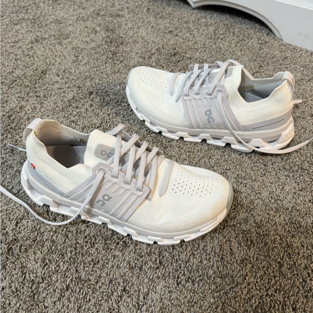 On Running/Cloud Tennis Shoe